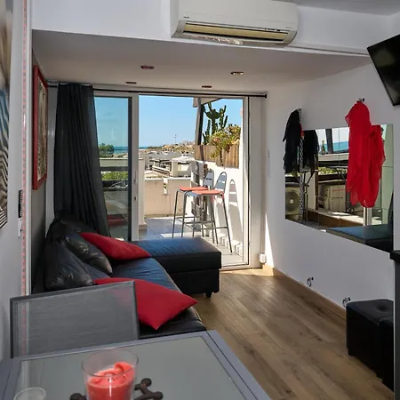 Coursives Red-light 108 Vue Apartment *