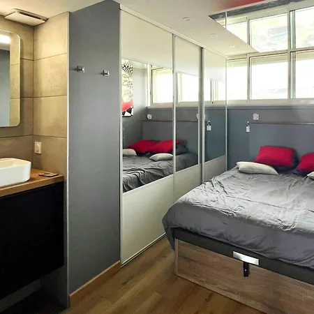 Coursives Red-light 108 Vue Apartment Agde